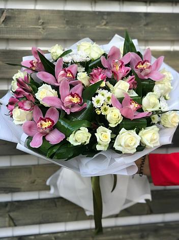 Букет цветов из: Розы и Хризантемы в Новоромановском