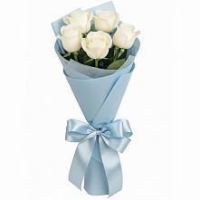 Букет 5 Белых роз Проуд в Новоромановском