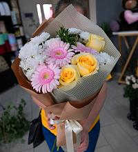 Букет цветов из:  Герберы, Розы и Хризантемы в Новоромановском