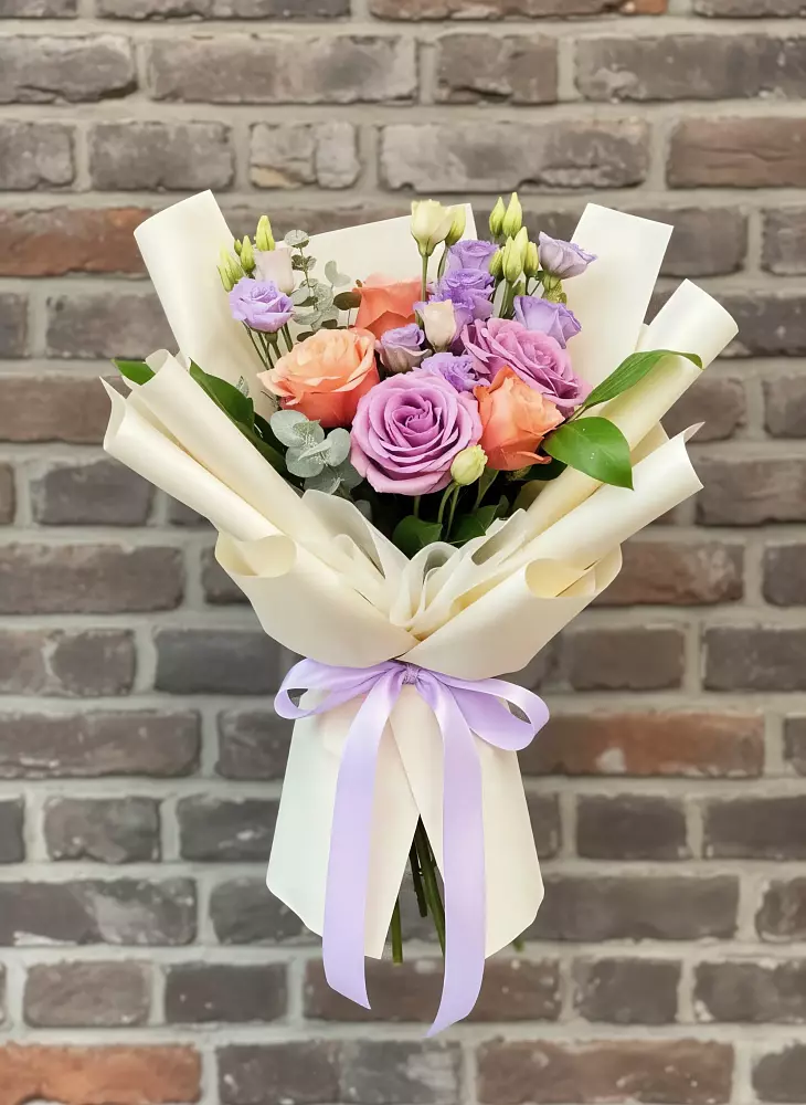 Букет цветов из: Лизиантусы и Розы в Новоромановском