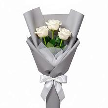 Букет 3 белые розы в Новоромановском