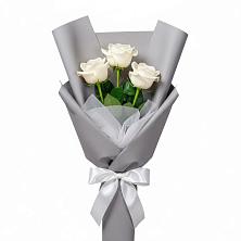 Букет 3 белые розы в Новоромановском