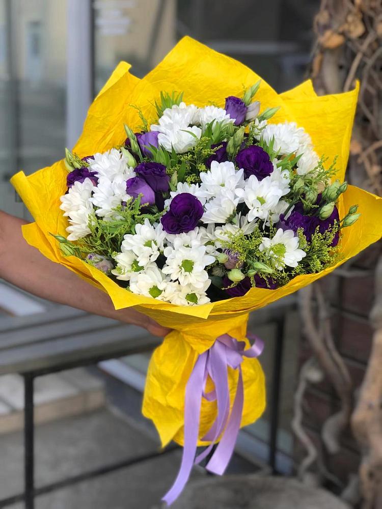 Букет цветов из: Ирисы, Хризантемы и Ромашки в Новоромановском