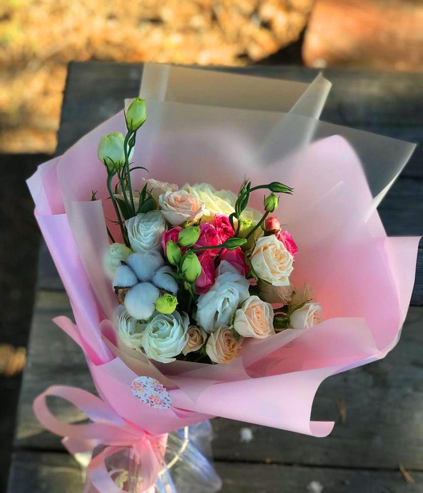 Букет цветов из: Розы и Лизиантусы в Новоромановском