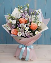 Букет цветов из:  Лизиантусы, Розы, Альстромерии и Гипсофила в Новоромановском