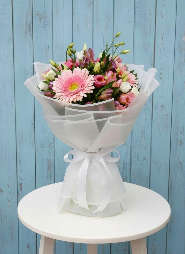 Букет цветов из: Герберы, Альстромерии и Лизиантусы в Новоромановском