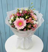 Букет цветов из:  Герберы, Альстромерии и Лизиантусы в Новоромановском