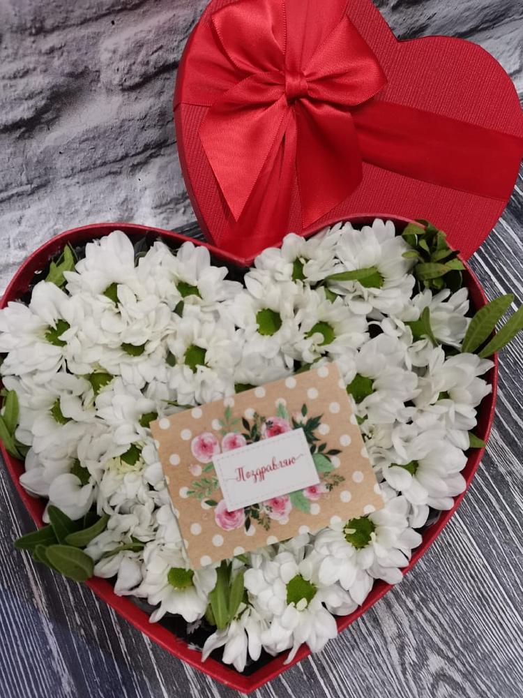 Цветочная композиция из Хризантемы в виде сердца в Новоромановском