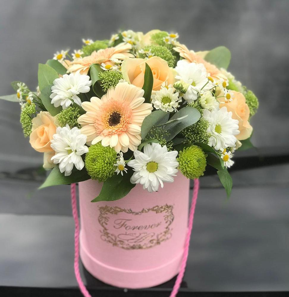 Цветочная композиция из Розы, Герберы и Хризантемы в шляпной коробке в Новоромановском