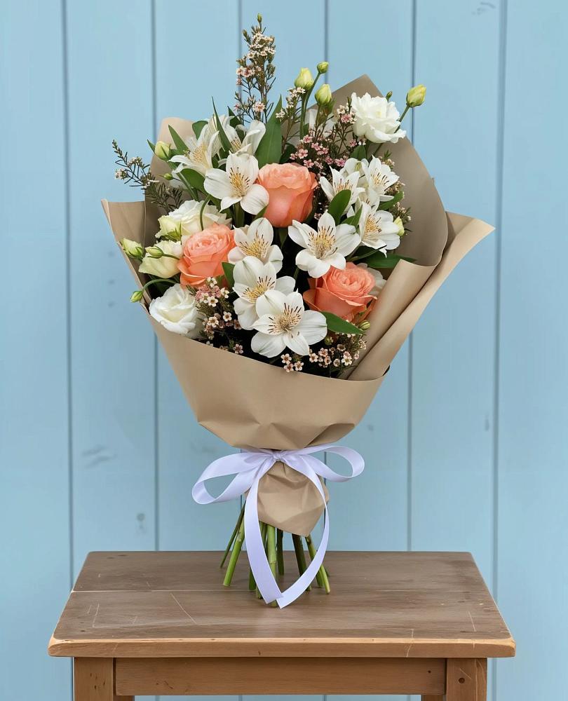 Букет цветов из: Альстромерии, Лизиантусы, Розы и Хризантемы в Новоромановском